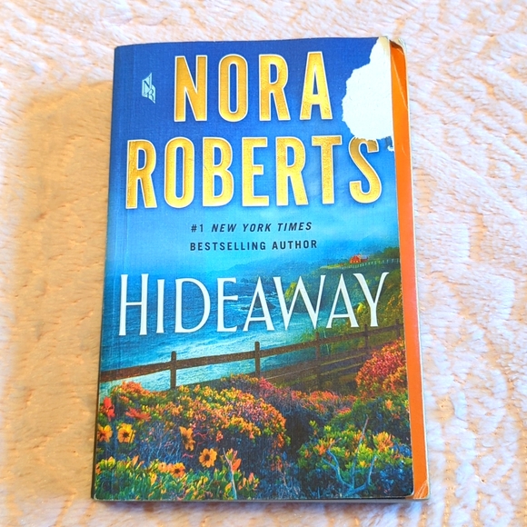 Nora Roberts Hideaway Paperback - Picture 1 of 4